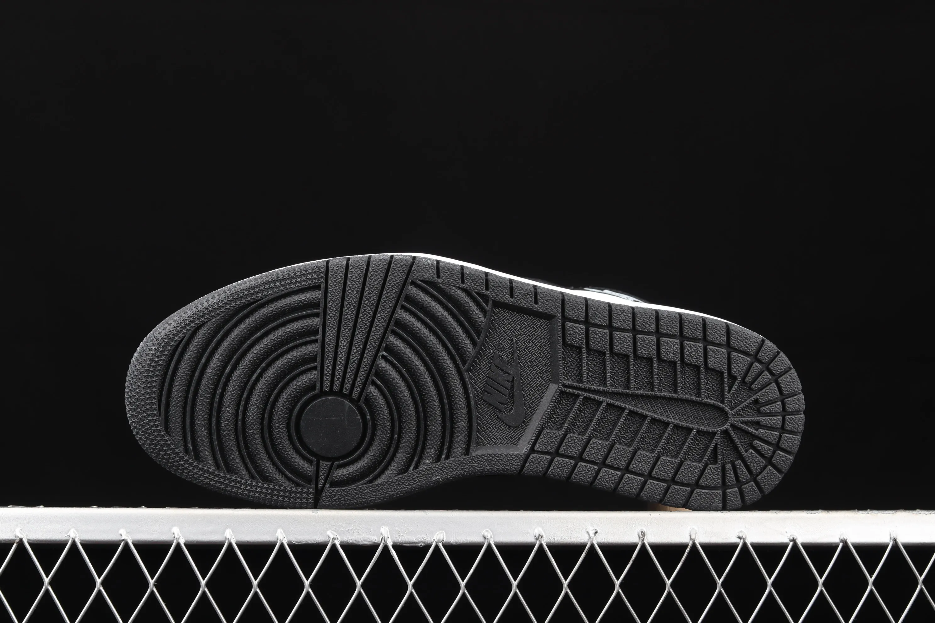 All categories Air Jordan Jordan series basketball shoes Air Jordan 1 High Air Jordan 1 High AJ1 Joe 1 high top white and black 555088-010